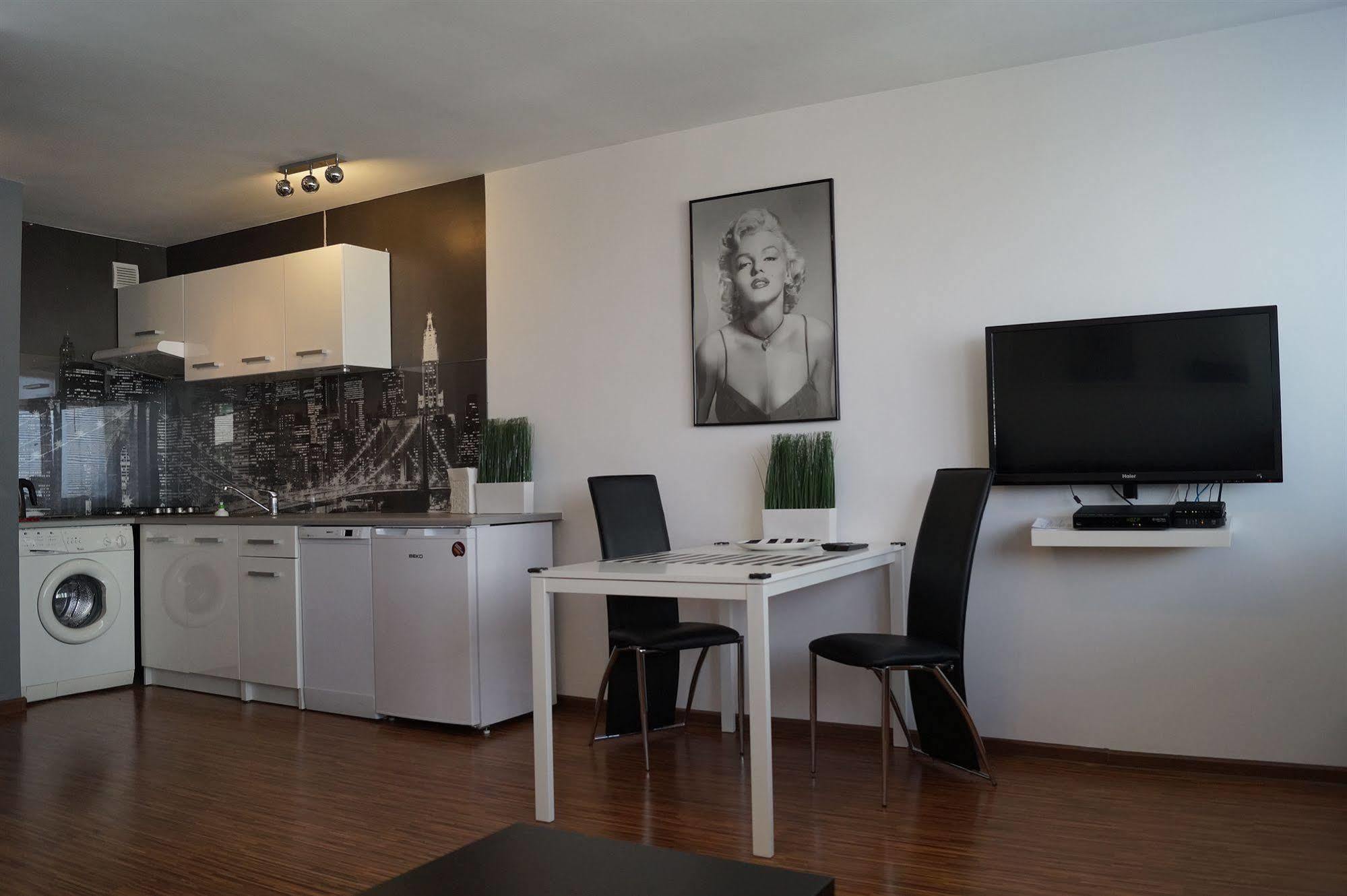 Centre Apartamenty Warszawa ภายนอก รูปภาพ